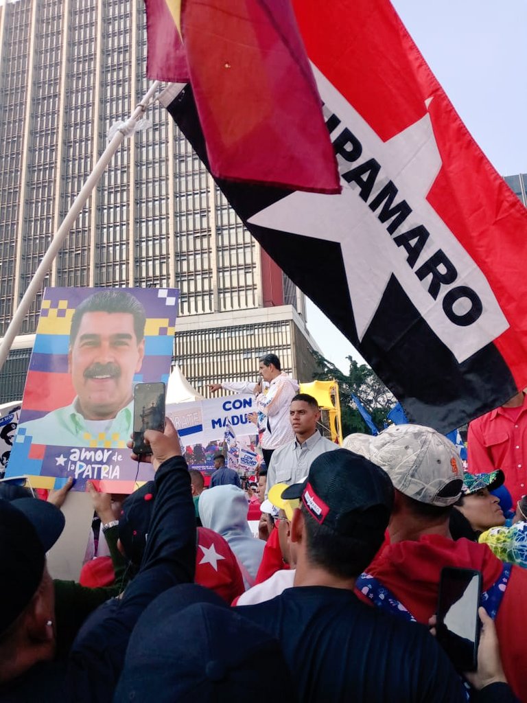 chavezviverigel's tweet photo. *El Amor Por Nuestra Nación* nos conlleva hacer grandes transformación, El Respeto a Nuestros Principios a Nuestra Moral Construye  Un Compromiso Patriótico con Visión Comunista. Nuestra Bandera, Sigla, Himno y Colores es Amar a un Pueblo con Conciencia Crítica Revolucionaria. https://t.co/Ya8bpTLj85