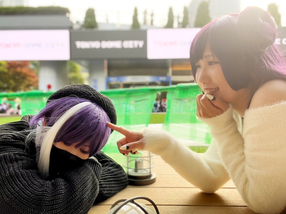 yukito_nn's tweet photo. 遅速報ですが、久々にTDCのコスイベ行ってきましたーー😂
『��チ恋粘着獣』のまつ毛長い系男子のコスモくんと一緒に、琴乃ちゃんをやってきたよ🥹
その後的な感じだけど、この2人のペア好きすぎるからやれて嬉しい😭

つけ爪が永遠に剥がれた！

#コスフェスTDC https://t.co/nLmFeQlbMN