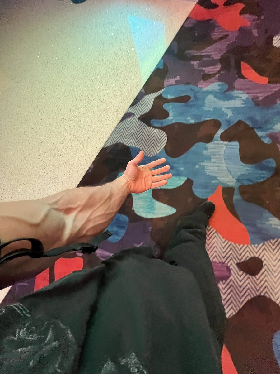 mathhhhhew's tweet photo. Bored #veins https://t.co/PpK8nO5xeG