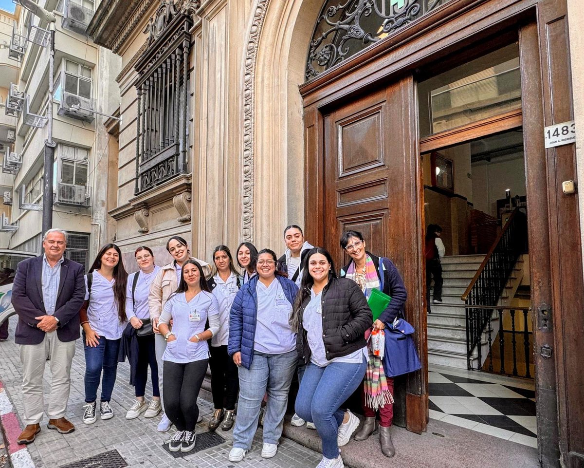 La DDS Montevideo y estudiantes voluntarios de enfermería previenen el dengue en el territorio buscando casos febriles. La IM y Zoonosis fumigan y descacharrizan poniendo trampas. De esta forma, se conforman equipos interinstitucionales que trabajan por un Uruguay más saludable.