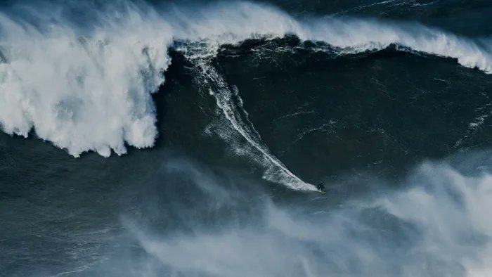 #Nazaré #surf #record #Portugal #lequipe #nypost #CNN  #bloomberg #financialtimes #forbes #nytimes #FoxNews #NBCNews #telegraph #guinessworldrecord #theguardian #bild #Spiegel #travelblogger #surfing #surfer #surfen #waves #eurosport #redbull #telegraaf
surfer.com/trending-news/…