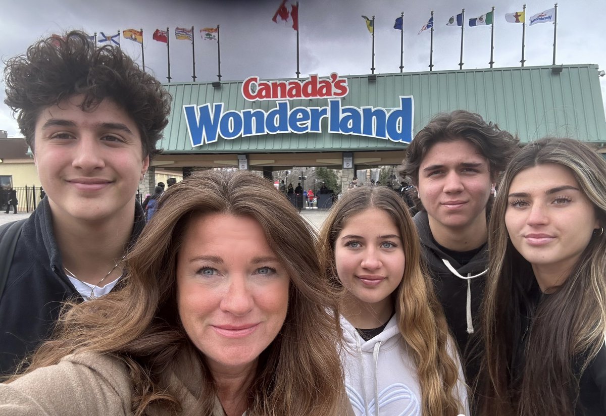 MEDIA DAY! A bit chilly but happy to be here #CanadasWonderland @WonderlandNews @CHCHTV