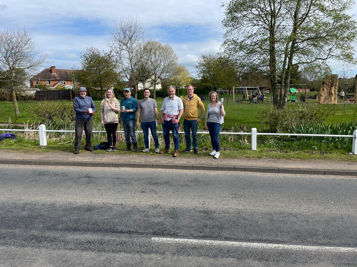 bromsgroverob's tweet photo. A big thank you to all our brilliant volunteers who helped us smarten up Lickey End Recreation Ground today! #GetInvolved #Bromsgrove https://t.co/znbxBTHBVZ