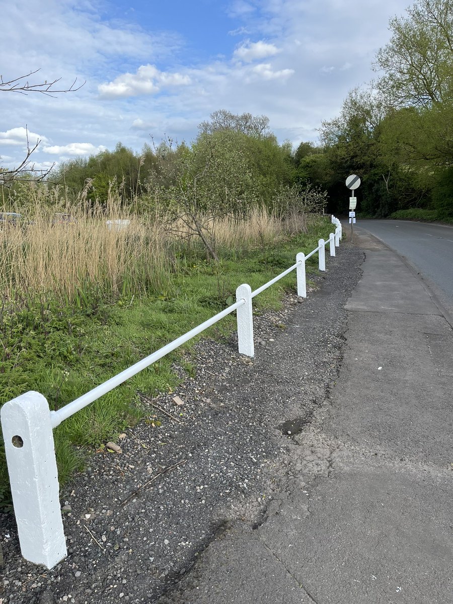 bromsgroverob's tweet photo. A big thank you to all our brilliant volunteers who helped us smarten up Lickey End Recreation Ground today! #GetInvolved #Bromsgrove https://t.co/znbxBTHBVZ