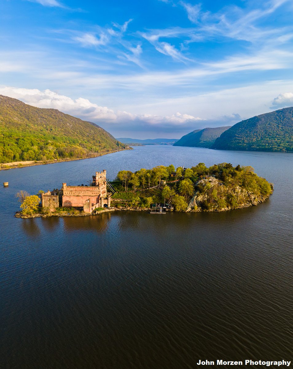 BannermanIsland's tweet photo. ONE WEEK FROM TODAY: Tours and events begin on Bannerman Island! To reserve your experience, visit: https://t.co/DLb3ceTTnv

Photo: @JohnMorzen https://t.co/tBF6PAQ66r