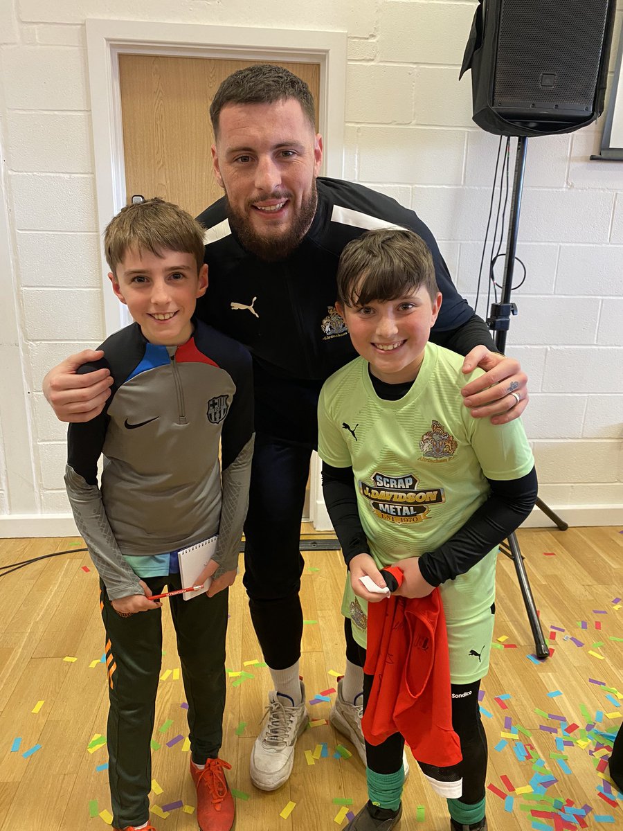 NatWithAnH24's tweet photo. We ❤️ this club! Thankyou to Gail and Simon @AFC_Comm_Sports for an amazing mascot experience - best day of his life walking out with his hero 😍 SO deserving of supporters player of the season, what a keeper Ethan Ross is - couldn’t happen to a nicer bloke too 💚🧤@altrinchamfc https://t.co/WfpSAfOwZU