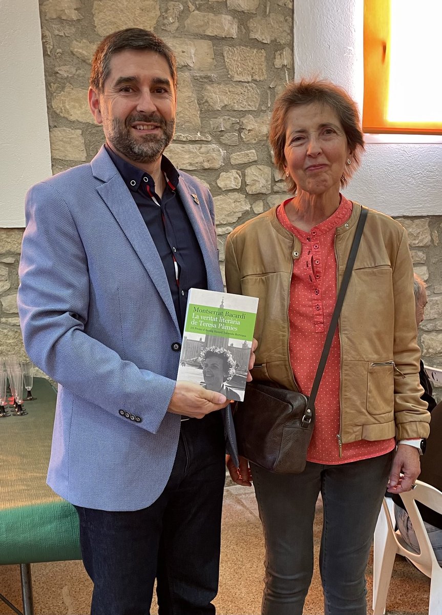 Avui a  #Ciutadilla, a les portes de Sant Jordi, presentació tertúlia del llibre 'La veritat literària de Teresa Pàmies'. Amb la seva autora, filla de Ciutadilla, Montserrat Bacardí.