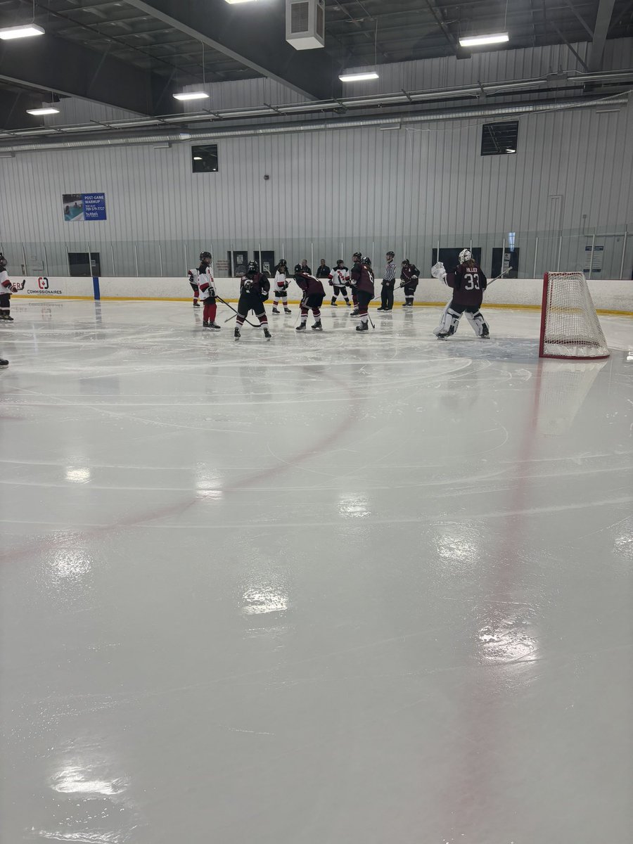 mmehunt23's tweet photo. A great day cheering on a couple Pioneer hockey teams! 🏒 @RNFLDRHockey https://t.co/HBtzzIZtMP