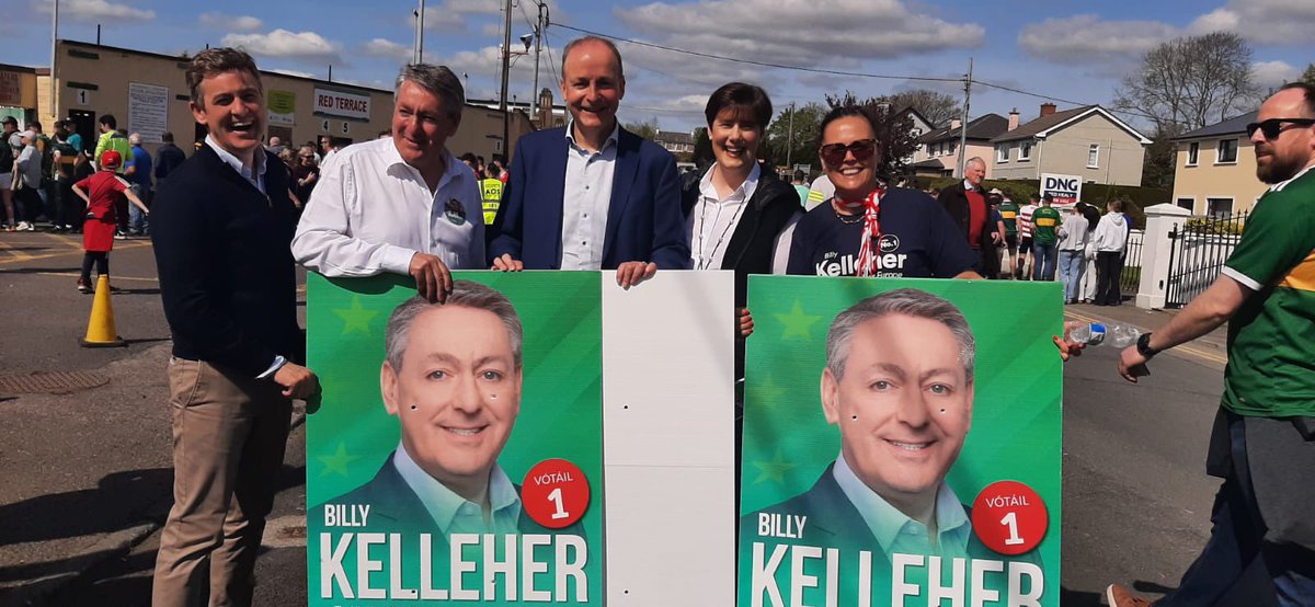 Munster Football Semi Final day in Killarney between old friends Kerry & Cork 
And on the European campaign trail with our candidate Billy Kelleher MEP 
and 
Tánaiste @MichealMartinTD, Min @NormaFoleyTD1 & @AindriasMoynih1 

#EuropeMatters #IrelandsStrongVoiceInEurope