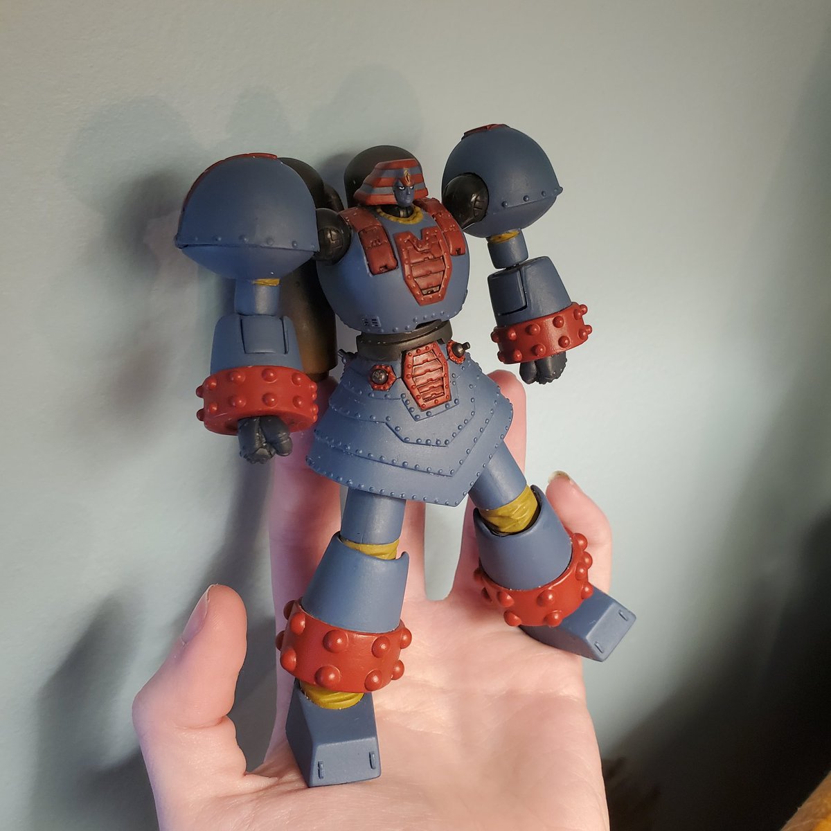 I don't think I ever posted pics of the Giant Robo figure I bought at comicon, so here he is! Idk much about figure collecting but I do know he is a Revoltech figure and he is very old. The box was already opened when I bought him and his alt hands are missing but I love him :)