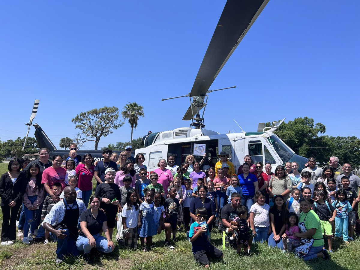 Clases de pintura en la iglesia 👩🏻‍🎨🧑🏻‍🎨 presenciar cómo aterriza un helicóptero 🚁 de cerca, hacer preguntas al piloto, entrar a la cabina y conocer mas acerca de cómo vuelan. #SuncoastRemakeDays #RemakeDays @ThePattersonFdn @SuncoastCGLR @cpenatpf