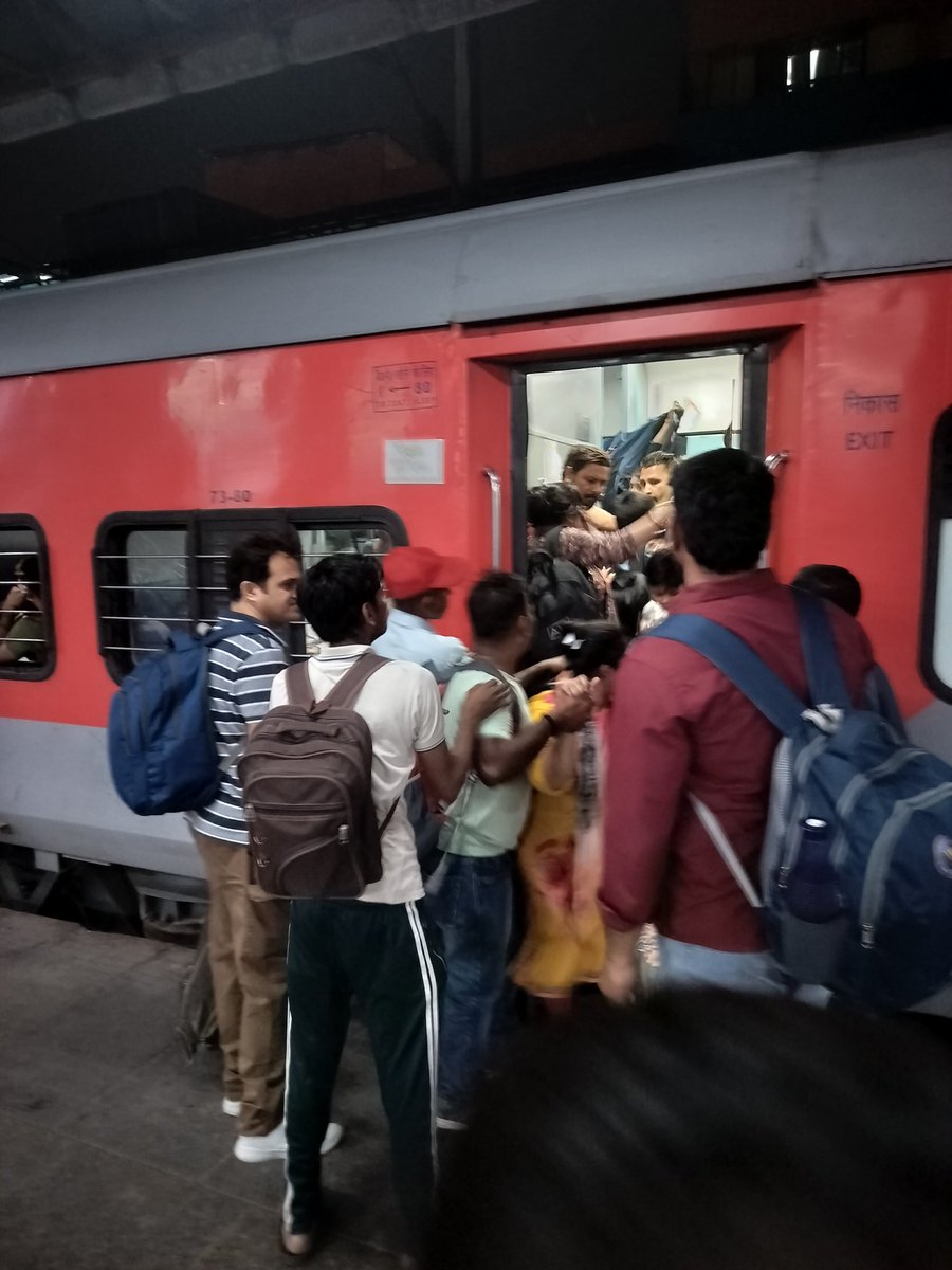 Today's photo of Train no. 12445. It's already late just within 2 hrs and it's 3 tier seat has cost me 1800 under the dynamic pricing scheme.