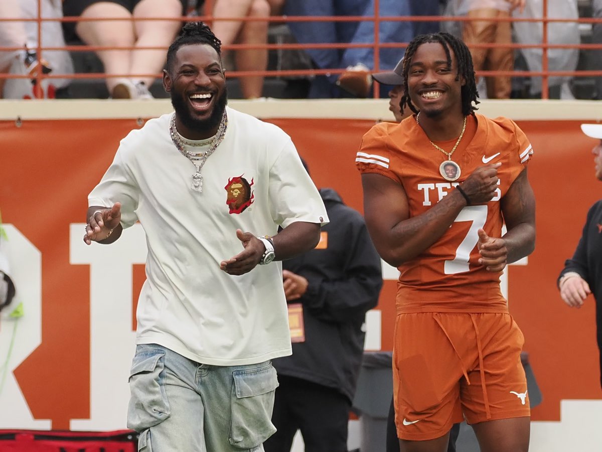 Texas-Ex @kris23db and current DB @Officia1dae during pregame. #HookEm #bEASTtexas