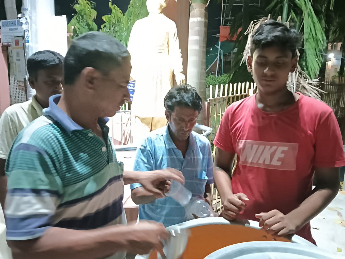 Distribution of Fruit juice by Ramakrishna Mission, Nabadwip to provide relief to the pedestrians in the scorching heat