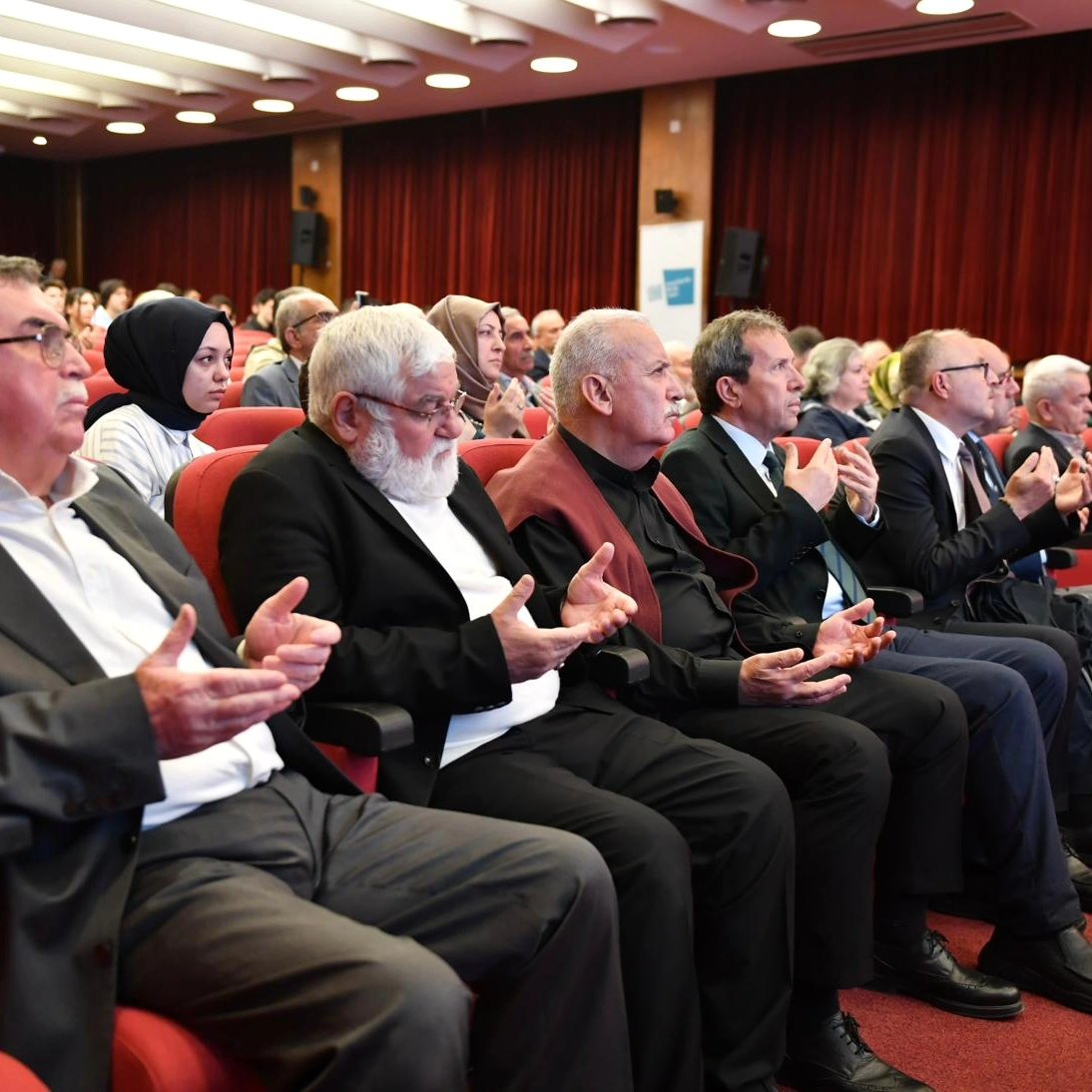 MahirDamatlar's tweet photo. GÖNÜLLERDE BİRLİK VAKFI 4.Muhsin Yazıcıoğlu Ödül töreninde dostlarla bir araya geldik.Dolu dolu geçen programımız muhteşem bir ilahi ziyafeti ile sona ermiştir.Katılımcılara şükranlarımızı sunuyoruz. https://t.co/JQcylFeK1h