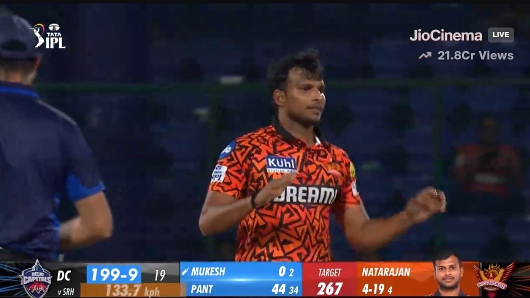 In this high scoring game, Natrajan finishes with 4/19 in 4 overs, quite unreal performance. #SRHvDC