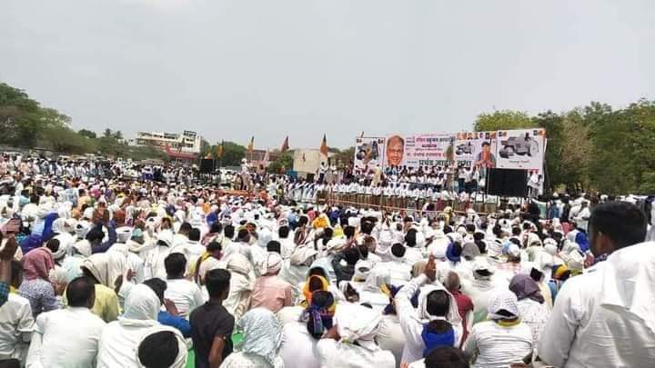 भर उन्हात जाहीर सभा संपन्न झाली

परभणी जिल्ह्याच राजकारण नक्कीच बदलणार आहे

#एकत्र येऊया...
#स्वाभिमानाने लढू या
#वंचितांच्या हक्कासाठी
#जिंकूया.!!! 🎉🎉🎉

परभणी लोकसभा मतदारसंघातील 
वंचित बहुजन आघाडीचे अधिकृत उमेदवार #शेतकरी  मित्र, #भुमिपुत्र #पंजाबराव_डख  यांनाच प्रचंड मतांन