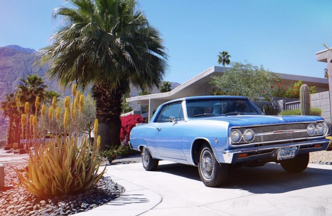 What's one thing you love about #PalmSprings?

We'll go first: the treasure trove of modernist architecture and design 🤩

📸: @jevpic