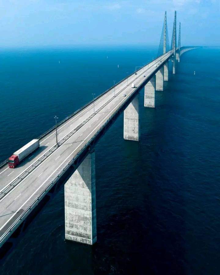 Почему то мост между Данией и Швецией не охраняет ПВО. Странно...