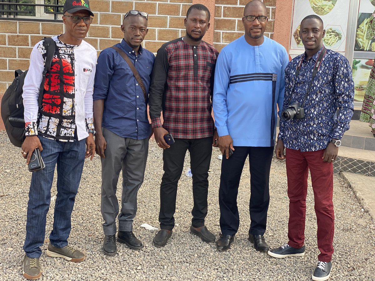 AbdoulayeKaba24's tweet photo. Fin à #BOFFA de 2 jours d’atelier de formation des communautés des zones bauxititiques de BOKÉ, BOFFA et FRIA. Une activité de @RenaspGui 
Il a été sanctionné par la lecture des Plaidoyers pour une exploitation minière sans carbone, une transition vers des énergies renouvelables https://t.co/CYMtEVGlum