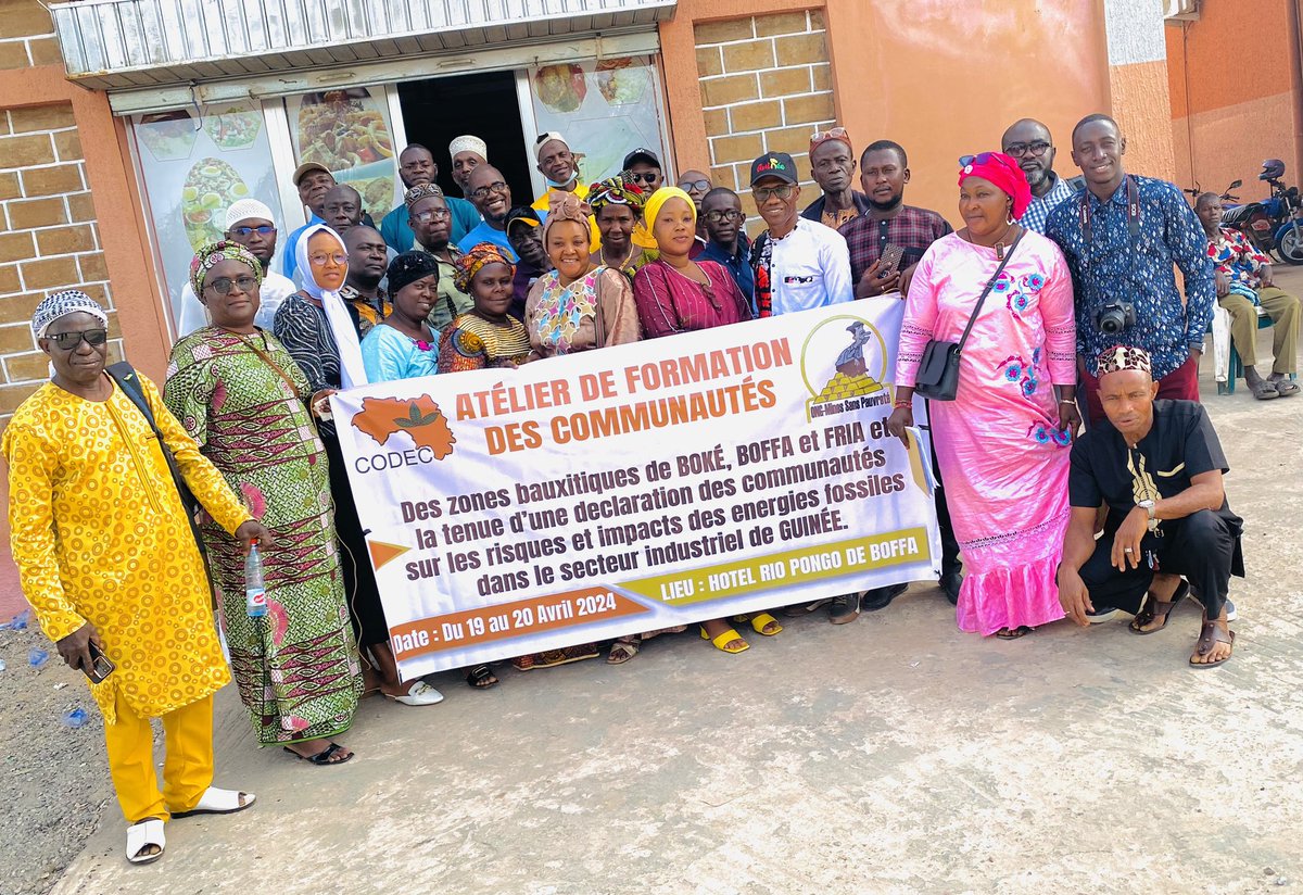 AbdoulayeKaba24's tweet photo. Fin à #BOFFA de 2 jours d’atelier de formation des communautés des zones bauxititiques de BOKÉ, BOFFA et FRIA. Une activité de @RenaspGui 
Il a été sanctionné par la lecture des Plaidoyers pour une exploitation minière sans carbone, une transition vers des énergies renouvelables https://t.co/CYMtEVGlum