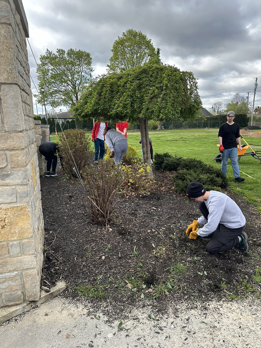 Thank you to our ESPORTS members for mulching the playground, weeding and mulching the flower beds and hanging signs at the baseball field at Robert Peters Park. We had great comments on all the work you did this morning. Way to support your community.