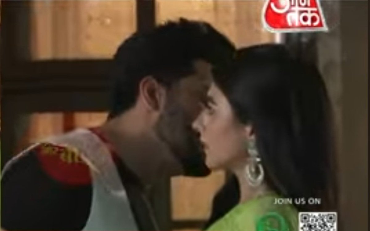 #Subhaan kissed #Ibaadat ❤️‍🔥

A touch of love in cross connection ❤️ 

#IbaadatSubhaan #Ibhaan #DheerajDhoopar #YeshaRughani #RabbSeHaiDua