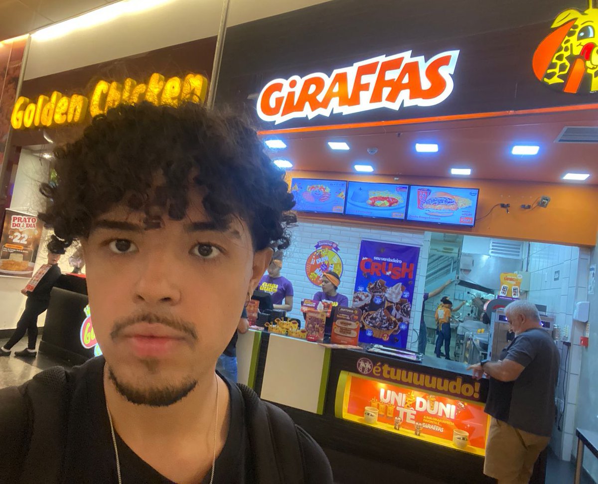 plagiu's tweet photo. Giraffas - Croc
17,00

o lanche mais barato custa 17 conto vamos começar a debater a pauta de inclusão @GiraffasOficial 

BONITO.
bem embalado e com o nome escrito

qnd vc pede eles dao aqueles negocio q vibra la ele mo daora

como q pode carne de girafa vsf https://t.co/jFdql243wj