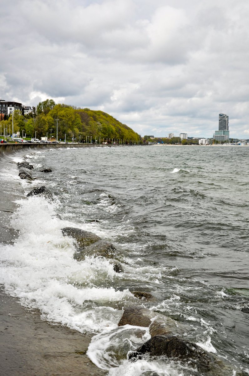 robert_silski's tweet photo. Zimno, wietrznie i... pięknie 😉 Sobota #wGdyni 🌊

#gdynia #bulwar #weekend #pogoda #meteo https://t.co/1GTIKWfpWo