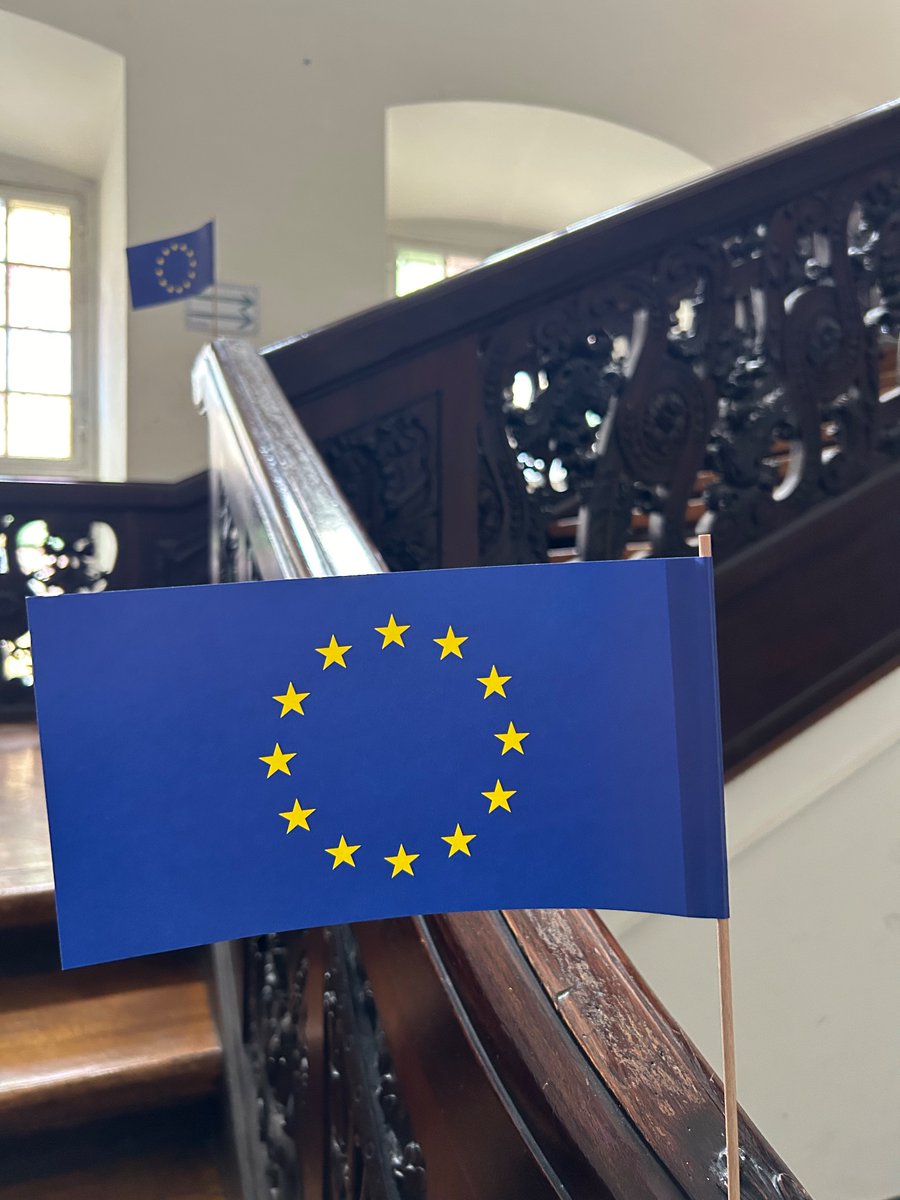 Im  #PalaisSchwerin <a href="/ofaj_dfjw/">🇫🇷 OFAJ_DFJW 🇩🇪</a> in #Berlin wehten heute europäische Fahnen. Die <a href="/JEF_de/">@jef-deutschland.bsky.social</a> veranstaltete ein Escape Game zum Europäischen Parlament. Denn: Europa rockt! 
🇫🇷🇩🇪🇧🇪🇧🇬🇩🇰🇪🇪🇫🇮🇬🇷🇮🇪🇮🇹🇭🇷🇱🇻🇱🇹🇱🇺🇲🇹🇳🇱🇦🇹🇵🇱🇵🇹🇷🇴🇸🇪🇸🇰🇸🇮🇪🇸🇨🇿🇭🇺🇨🇾🇪🇺🫶💪