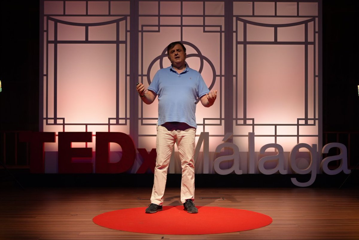 TEDxMalaga_'s tweet image. Los cambios son inevitables, y así nos lo cuenta Javier en su ponencia sobre lo que nos hace únicos frente a la Inteligencia Artificial.  

“Pensar y ser creativos nos hace humanos”. 🧠✨

#TEDxMálaga24 #inteligenciartificial