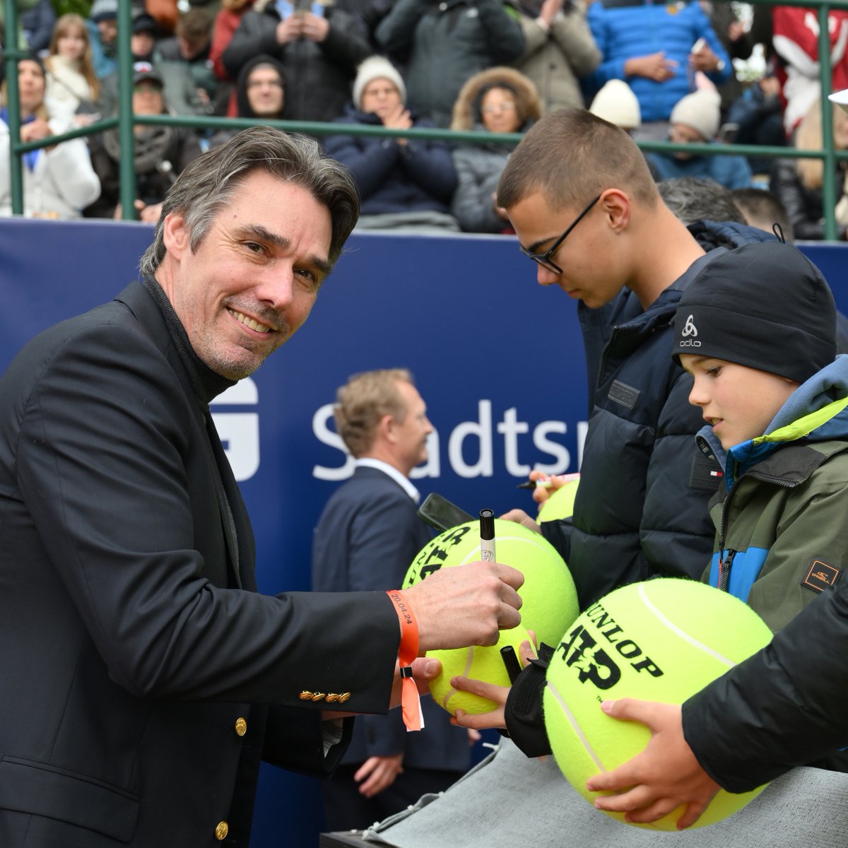 A worthy recognition at his own home club 💍 Today, Michael Stich received his Hall of Fame ring at the @BMWOpen24 in Munich!