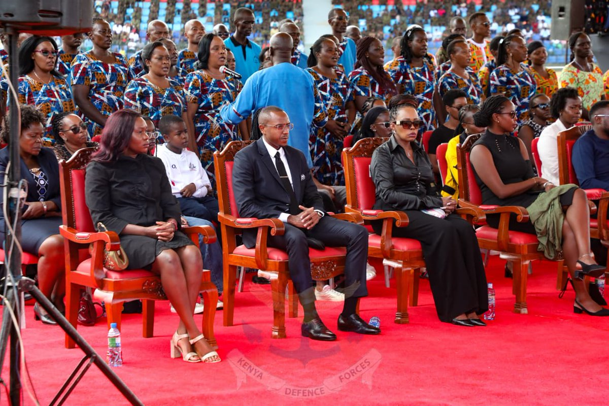 His Excellency Dr. William Ruto, President of the Republic of Kenya and Commander-in-Chief of the Defence Forces today led the military fraternity, Kenyans and members of the Diplomatic Corps in mourning the fallen CDF Gen Francis Ogolla. bit.ly/3JqlVwi