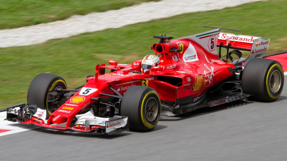 Ferrari SF70H güzelliği ile büyülemiş, ustası Vettel'in ellerinde daha da güzelleşmişti.
