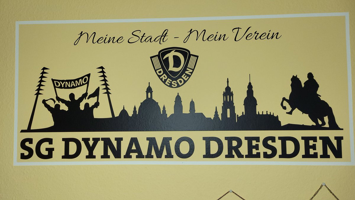 FORZA SGD 
FÜR IMMER DYNAMO 
... nur mal so in Anbetracht der aktuellen Lage 🖤💛
