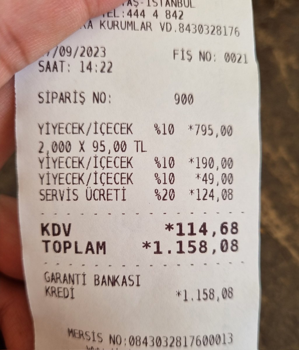 Gıda boykotu ile ilgili ben de bir şeyler yazmak istiyorum. Aylar önce İstanbulda eşimle kahvaltı yapıp üstüne 2 kahve içip ödediğim hesap bu. Mekan boğazın en güzel yerinde ve denize sıfırdı. Gitmeden önce zaten ödeyeceğim hesapla ilgili aşağı yukarı bir öngörüm vardı tamam ama