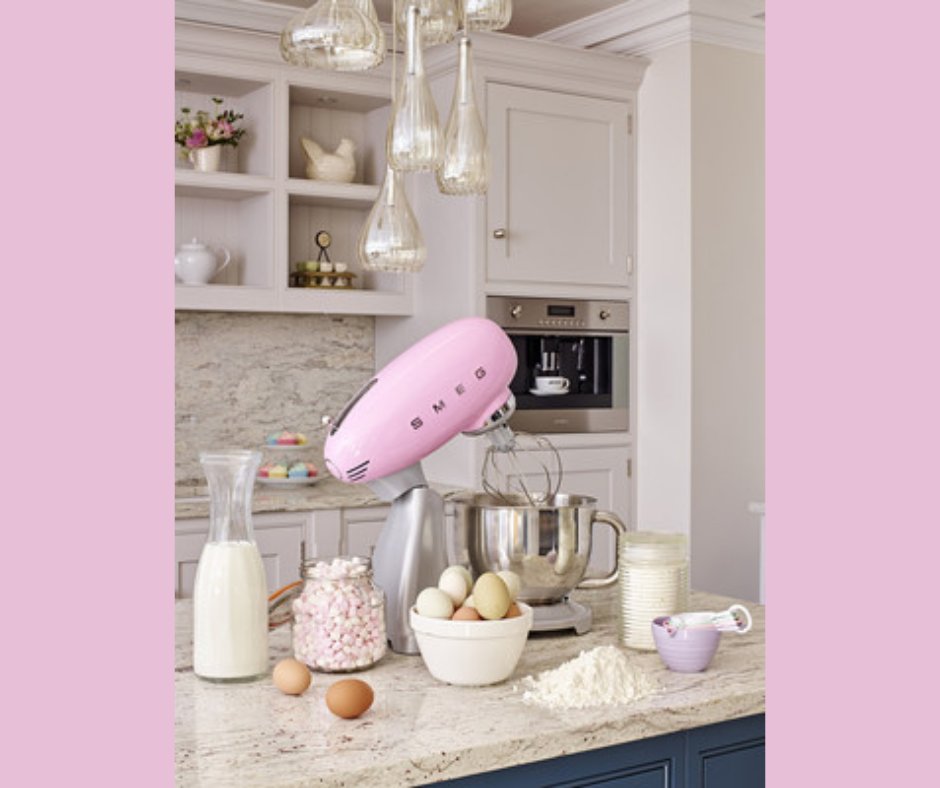 luxappliances's tweet photo. Pretty in Pink. This beautiful stand mixer is super versatile, not just for baking anymore.
#smeg #saturday #baking #dacor #design #countertop #kitchen #standmixer #recipe #retro #pink #comoxvalley #appliances #comoxvalley #courtenayappliances #food #hints #builtincoffeemachine https://t.co/f4HVYeAt2P