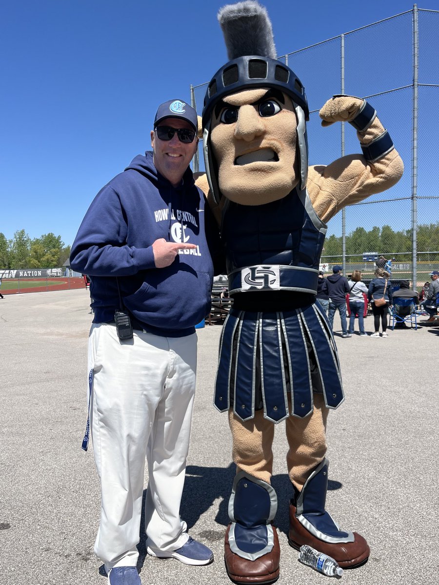 Harris_Mgmt's tweet image. King Leo out here enjoying #ProgramDay for ⁦@FHC_Baseball⁩!!