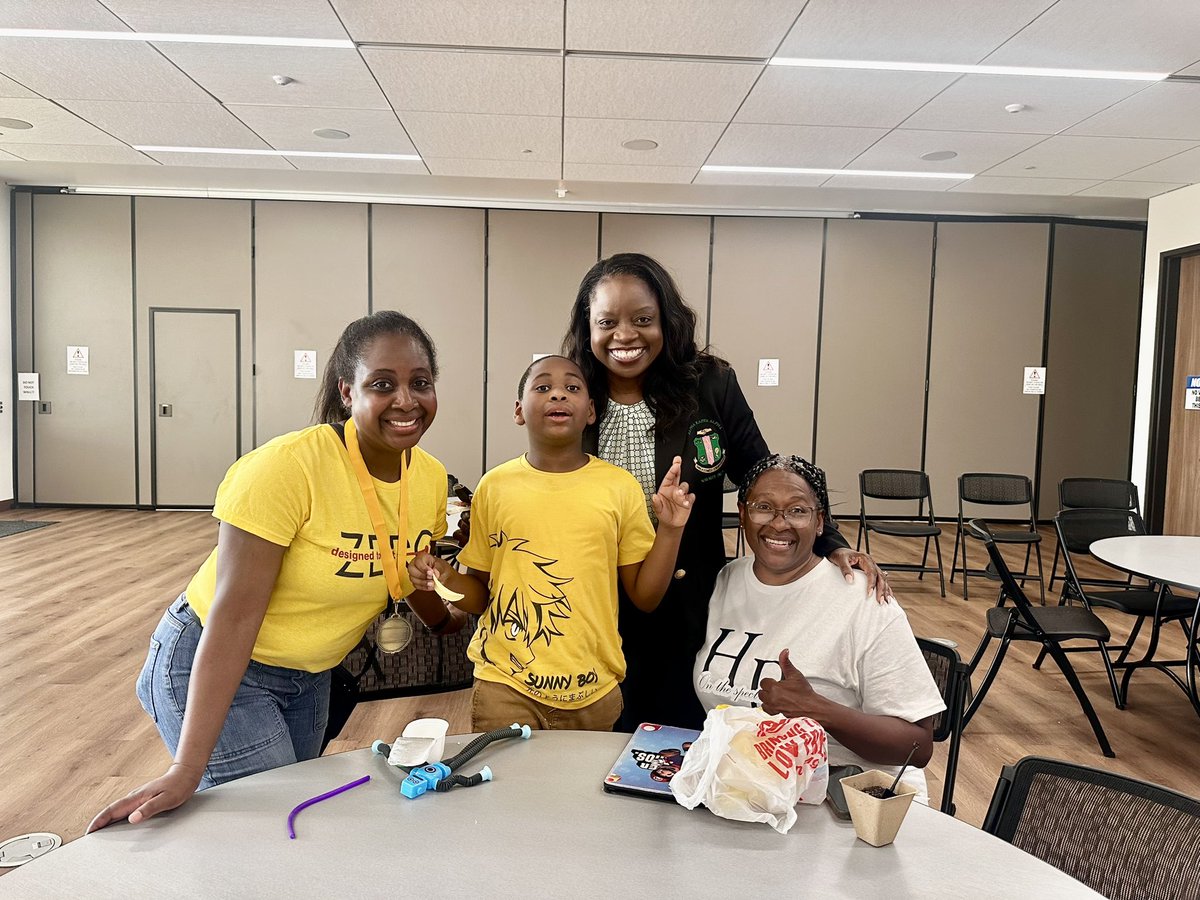 What an amazing start to my morning at our Aldine ISD Fun Day in the Park for Families of Students with Autism at the East Aldine District Park and Amphitheater. It was so nice to connect with #myAldine students and their families.