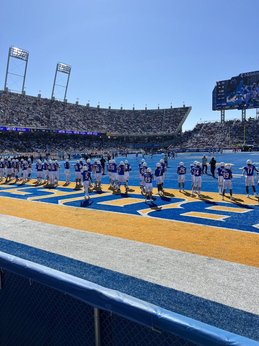 RJW_12's tweet photo. @MatchupTracker Boise State for sure! #OG https://t.co/HWLSQGUZ0h