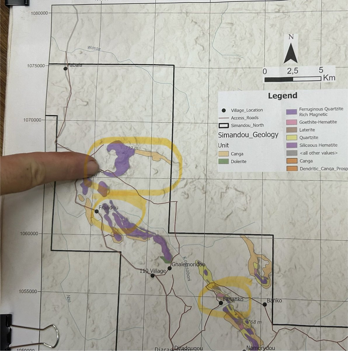 DavidFlanagan_'s tweet photo. Brilliant day in the field checking some DSO #ironOre targets. #canga #BIF @ArrowMinerals #simandouNorth https://t.co/fMT5Fx4qaF