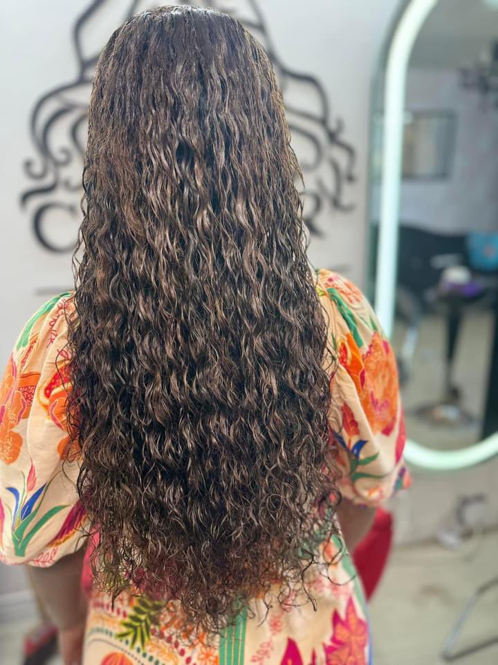 É sobre fazer o melhor pra cada cliente. A melhor técnica, a melhor origem do cabelo . A melhor maneira de agradar cada cliente que recebemos. Obrigada por nos escolherem.