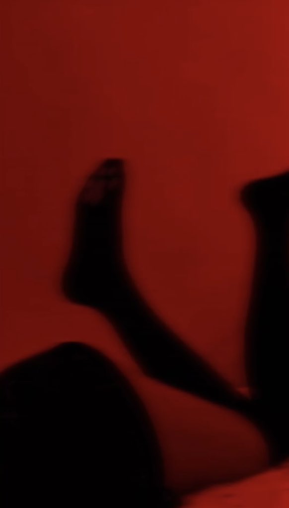 Strawberry0Neko's tweet image. Toujours avec mes chaussettes patoune♥️🐾

#chausette #femboy #red #led #cute #boy #cat