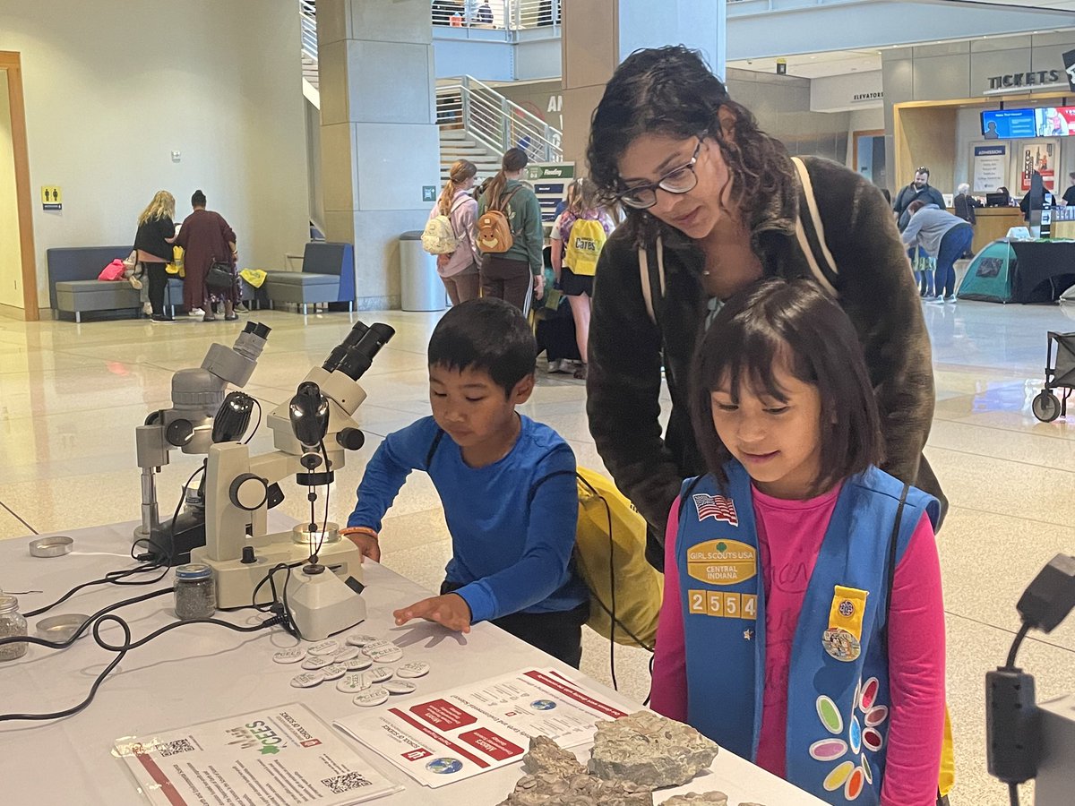 CEES_IUI's tweet photo. CEES is providing Earth Science Adventures with Microscopes at the Indiana State Museum today as part of the Girl Scouts Circle the City STEM event!
The event runs from 10:0am-3:00pm.
Come on out and join the fun - there is so much to see and do! https://t.co/HDHcE0afPB