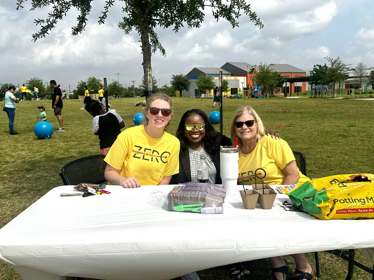 drgoffney's tweet photo. What an amazing start to my morning at our Aldine ISD Fun Day in the Park for Families of Students with Autism at the East Aldine District Park and Amphitheater. Thank you to #myAldine @aldinesped leaders, teachers, paras and staff who made this time special for #myAldine! https://t.co/pG95XBpWDW