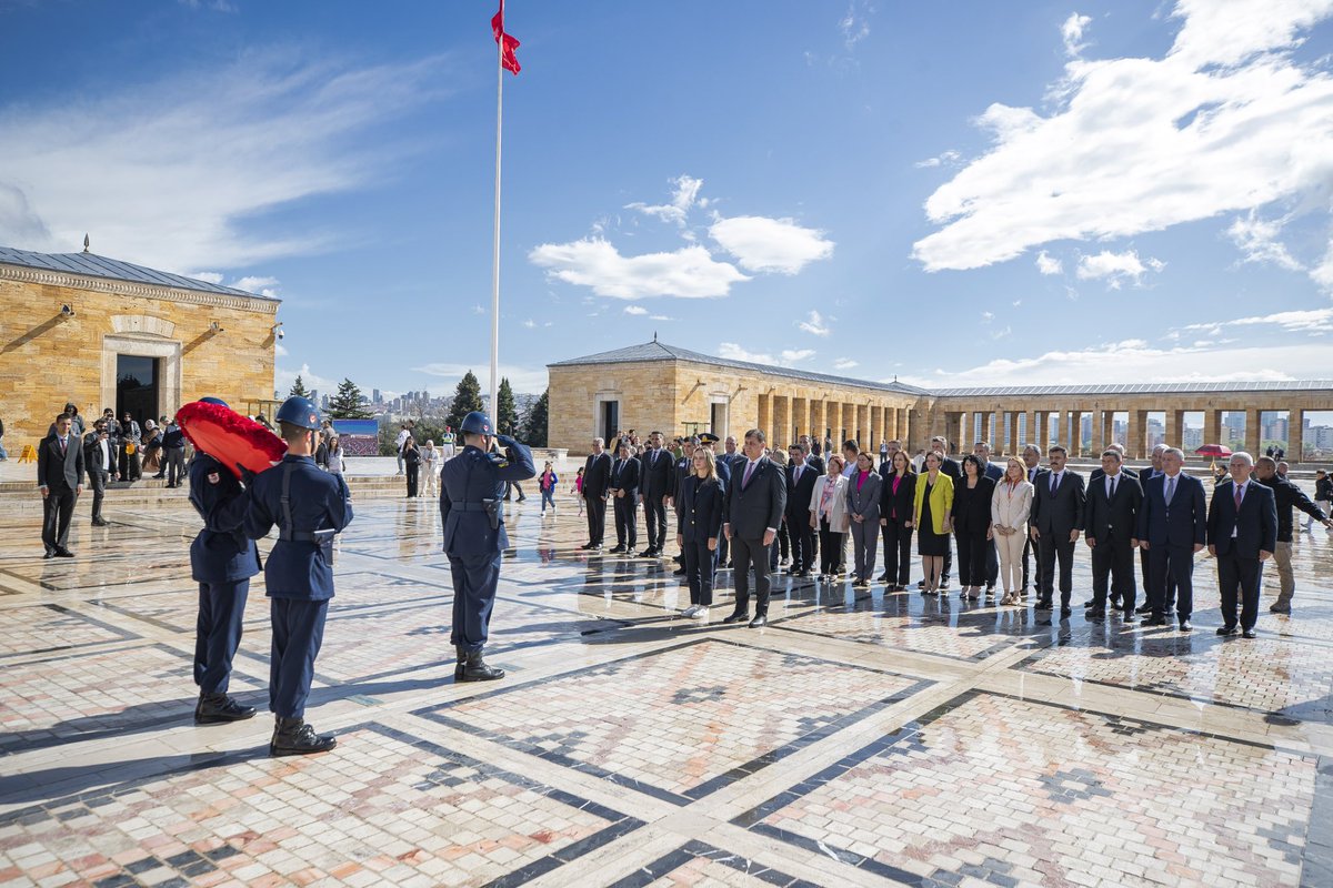 drcemiltugay's tweet photo. İlçe Belediye Başkanlarımız ile birlikte Anıtkabir’de Ulu Önder Gazi Mustafa Kemal Atatürk’ün huzuruna çıktık.

Görevimizin başında olduğumuz her gün, her saat ve her dakika sadece halkımızın, kentimizin ve ülkemizin çıkarlarını gözeteceğiz. Ata'mızdan bize emanet olan bu güzel vatanı ve demokrasiyi canımız pahasına koruyacağız.