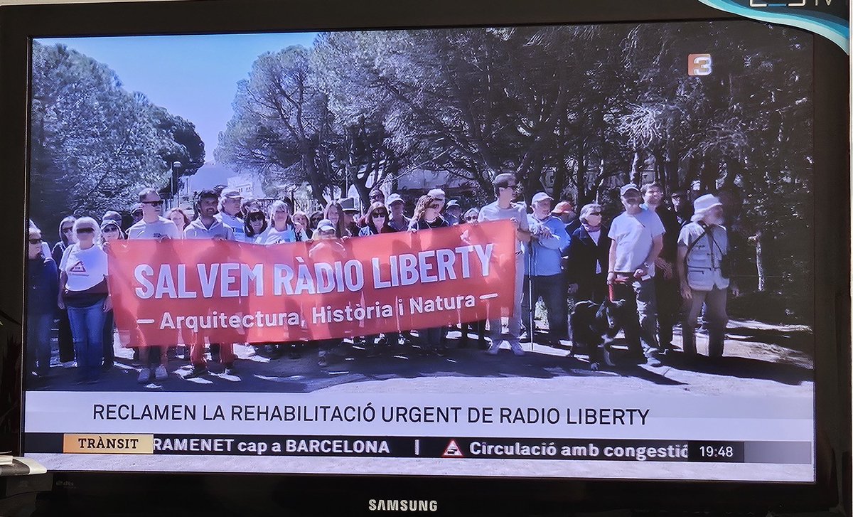 Gran èxit de la concentració per demanar el finançament pel projecte de Radio Liberty. Des del @cerclecatalahis esperem ara que l'administració, @AJUNTAMENTPALS @cultura_cat tinguin a bé reunir-se amb les entitats.