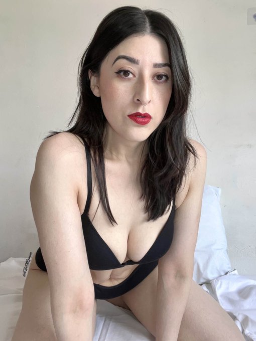 Se&ntilde;ora nivel: buenos d&iacute;as&hellip;. tardes ya! https://t.co/IkqLE0XdXe