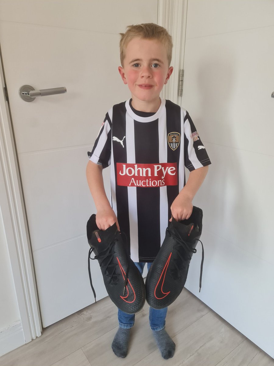 iain_swift's tweet photo. One super happy boy today! Last home game of the season and the players did a lap of appreciation. Jenson managed to get a pair of @aidanstone26 boots!! Fantastic gift from one goalkeeper to another! You have made his day! Thank you Aidan enjoy the summer and see you next season! https://t.co/yu8HJxr8Nn