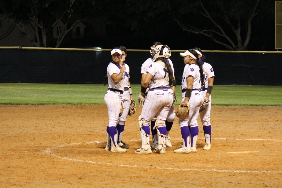 PaschalHSSB's tweet photo. Pics from our game against Boswell last night! So incredibly proud of these girls!!!! They came to play and they delivered!!🤍💜 https://t.co/8HGg7VqL0R